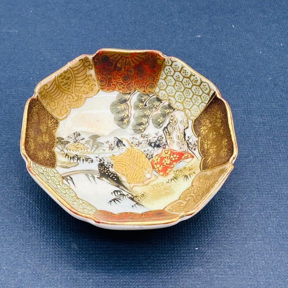 Kutani Japanese Porcelain Small Bowl Hand Painted Gold Gilt Landscape Scalloped